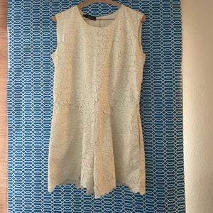 A short romper/Ceres